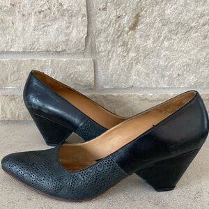 John Fluevog black Ambition pumps classic timeless size 9